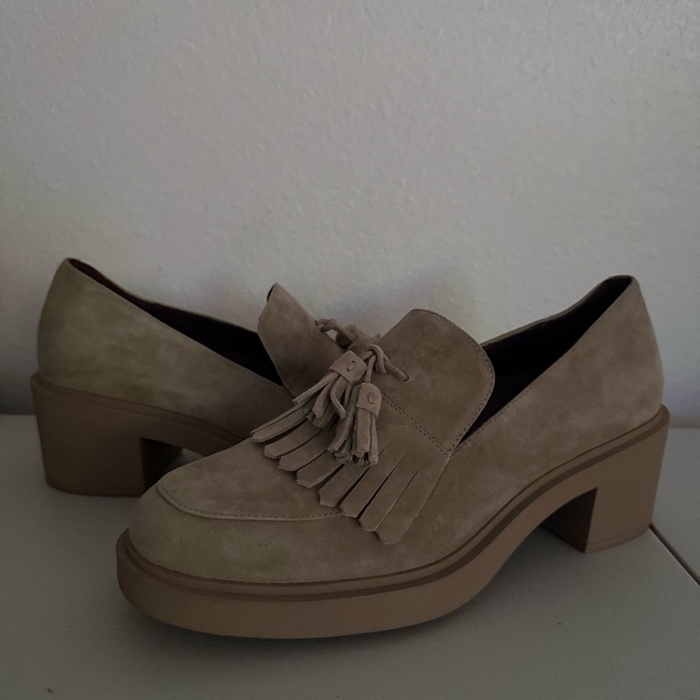 AEROSOLES Gibes Tan Suede Tassel Accent Stacked Heel Loafers Women’s Size 10 - Picture 2 of 10